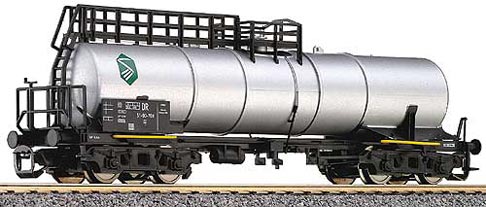 4-axle Tank car<br /><a href='images/pictures/Tillig/15426.jpg' target='_blank'>Full size image</a>